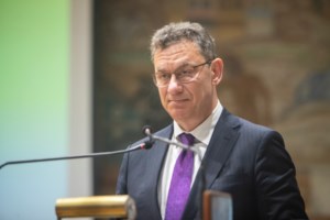 Ο Μπουρλά προβλέπει "συνεχή κύματα" του κορονοϊού και νέους θανάτους…εξαιτίας της κόπωσης από τα μέτρα