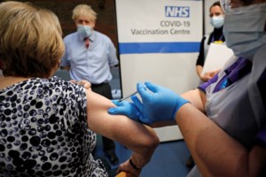 Εμβόλια Pfizer και AstraZeneca: Η αποτελεσματικότητα και οι παρενέργειες - Σε τι ελπίζουν οι ειδικοί - εικόνα 4