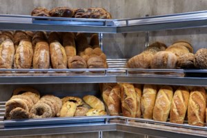 Στα ύψη οι τιμές στο σουβλάκι: Πού θα φθάσει για τυλιχτό, καλαμάκι και γύρο