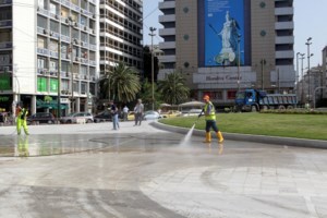 "Τράβα στην Ομόνοια": Ο Κώστας Μπακογιάννης θυμάται τον πατέρα του λίγο πριν από τα αποκαλυπτήρια της πλατείας