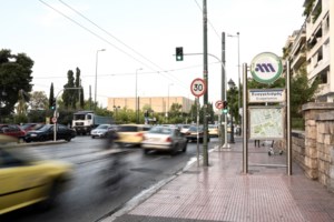 Πάτρα: Επεισόδια στη μεγάλη συγκέντρωση για τα Τέμπη - Έπεσαν μολότοφ, μπογιές και δακρυγόνα [εικόνες -βίντεο] - εικόνα 3