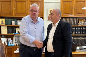 Συνάντηση του ευρωβουλευτή της ΝΔ Φρέντη Μπελέρη με τον υφυπουργό Εσωτερικών Κωνσταντίνο Γκιουλέκα - εικόνα 2