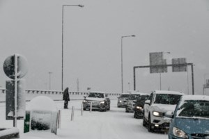 Κακοκαιρία "Ελπίς" – Σαρώνει την Αττική: Σταματούν όλα τα δρομολόγια λεωφορείων και τρόλεϊ