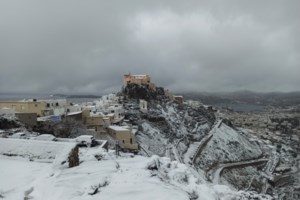 Κακοκαιρία ''Ελπίδα'': Προβλήματα από τη χιονόπτωση στην Εύβοια - Έκλεισαν και άλλοι δρόμοι [Εικόνες]