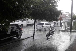 Κακοκαιρία και την Τετάρτη: Πού θα "χτυπήσουν" οι καταιγίδες, πέφτει η θερμοκρασία