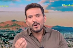 Pretty woman η Φαίη Σκορδά: Η βόλτα στο κέντρο της Αθήνας με σούπερ μίνι φόρεμα και ψηλοτάκουνα μποτάκια [Εικόνες] - εικόνα 5