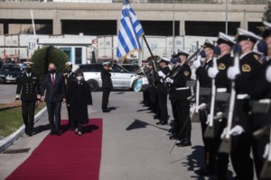 Μακρόνησος: Προσάραξε αλιευτικό με επτά επιβαίνοντες