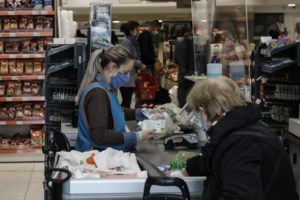 Συγκλονίζει η γιαγιά που έκλεψε τρόφιμα από το Lidl: "Σκότωσα την αξιοπρέπειά μου, ήθελα να μαγειρέψω στα παιδιά μου" [βίντεο] - εικόνα 2