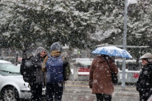 Σαρώνει τη χώρα η κακοκαιρία Λέανδρος: Στα λευκά Βόρεια & Κεντρική Ελλάδα - Ποιοι δρόμοι είναι κλειστοί