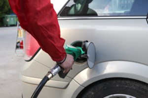 Πρόστιμο 5.000 σε βενζινάδικο στη Σαντορίνη και σύσταση για αθέμιτη συμπεριφορά σε βενζινάδικο στη Σκόπελο