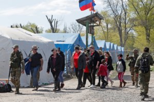 Ζελένσκι: Εκατό άμαχοι απομακρύνθηκαν από το εργοστάσιο Αζοφστάλ σε ασφαλές έδαφος