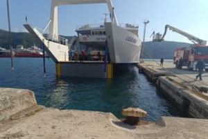 Αλόννησος: Κόπηκε ο κάβος πλοίου την ώρα της επιβίβασης και όταν  "φόρτωνε" ΙΧ – ΕΔΕ για το συμβάν,  απομακρύνθηκε ο λιμενάρχης [βίντεο] - εικόνα 2