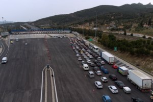 Πάσχα: Οι φετινοί κανόνες για το γιορτινό τραπέζι και τις μετακινήσεις - Τι ισχύει για τις εκκλησίες - εικόνα 3