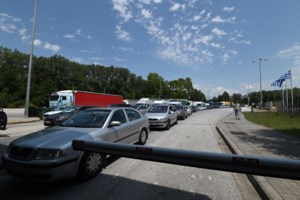 Μυστήριο με BMW που έχει πινακίδα COVID-19: Εγκαταλείφθηκε στο αεροδρόμιο της Αδελαΐδας στην αρχή της πανδημίας - εικόνα 3