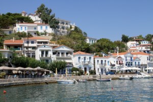 Ικαρία: Αντιδράσεις για την αεροδιακομιδή του 25χρονου- Ποιοι ζητούν να αναλάβει το κόστος ο ίδιος