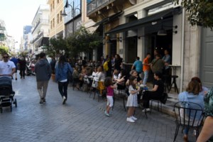 Εστίαση: Τι σημαίνει "ημιυπαίθρια επιφάνεια", τι ισχύει με τον εσωτερικό χώρο - Διευκρινίσεις από το Υπ. Ανάπτυξης