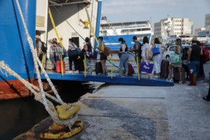 Καμπανάκι από Παγώνη: Σε ποιες περιοχές εντοπίζεται η Ομικρον 4 που κάνει 40 πυρετό - "Νωρίς βγάλαμε τις μάσκες"