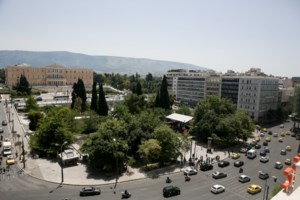 Καιρός: Συννεφιά σήμερα με βροχές και θερμοκρασία έως 23 βαθμούς - Ποιοι θα κάνουν Πρωτομαγιά με βροχή
