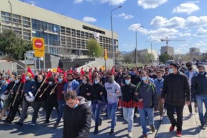 Απίστευτη ουρά από φοιτητές στη λέσχη του ΑΠΘ για μια μερίδα φαγητό - "Σήμερα είχε… μπιφτέκια με πατάτες" - εικόνα 2