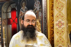 Σάλος στις Σέρρες: Παπάς ποστάρει ημίγυμνες φωτογραφίες με διχτυωτά μπλουζάκια στο instagram