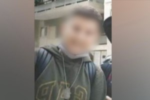 Αυτοκτονία 14χρονου: Σπαρακτικό το αντίο των συμμαθητών του - Υποβασταζόμενοι οι γονείς του στην κηδεία [εικόνες] - εικόνα 8