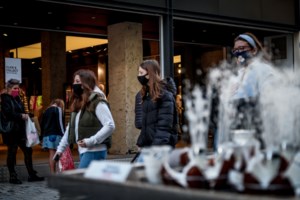 Συνωστισμός στον Περιφερειακό Γαλατσίου - Άνω Κυψέλης - Κόντρες και μουσική στη διαπασών [Βίντεο] - εικόνα 2