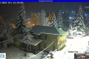 Κακοκαιρία: Οδόστρωμα στη Λεωφ. Αλεξάνδρας "κατάπιε" ταξί - Ευτυχώς πρόλαβα και βγήκα, είπε ο οδηγός - εικόνα 2