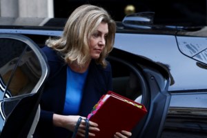 Απίστευτο tweet του γερμανικού ΥΠΟΙΚ για την παραίτηση Τρας: Ανέβασε το "Can't Truss It" των Public Enemy