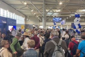 Μεγάλη ταλαιπωρία στο αεροδρόμιο "Ελ. Βενιζέλος": Έως και 2 ώρες οι καθυστερήσεις στις πτήσεις - εικόνα 2