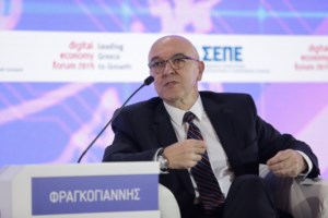 Εικόνα - σοκ: Ο γιος του Γιώργου Κύρτσου με το διαλυμένο φορτηγό του, 3 μήνες μετά το τροχαίο