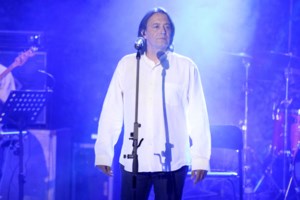 Γιάννης Κότσιρας: Αναγκάστηκα να κόψω τα μαλλιά μου γιατί με φοβόταν ο γιος μου - Η γυναίκα μου δεν ήταν φαν μου!