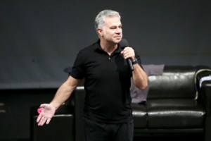 Ζαραλίκος σε Ανδρουλάκη: "Μην μου κάνεις άλλη μήνυση, ακόμα κλαίω το χιλιάρικο από την προηγούμενη" - εικόνα 4