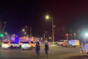 Τρομοκρατική επίθεση στο Σίδνεϊ: Η στιγμή που πολίτης αφοπλίζει τον έναν από τους δύο δράστες [βίντεο]