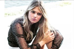 Τζένη Μπαλατσινού: Οι χαλαρές διακοπές στην Πάτμο και η φωτογραφία που την τράβηξε η κόρη της [Εικόνες]