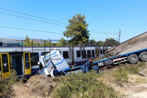 Αυλίδα: Πώς αποφεύχθηκε η τραγωδία με το τρένο και την νταλίκα - Η κίνηση που έσωσε τη ζωή των δύο μηχανοδηγών [εικόνες-βίντεο] - εικόνα 2