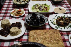 Απλησίαστος ο χαλβάς, ακριβότερη η λαγάνα: "Γονατίζει" τα ελληνικά νοικοκυριά το σαρακοστιανό τραπέζι