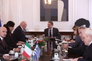 Τηλεφωνική επικοινωνία Μητσοτάκη - Μελόνι: Συμφώνησαν σε περαιτέρω εμβάθυνση των ήδη στενών διμερών σχέσεων