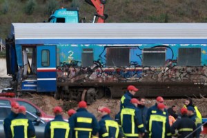 Πάτρα: Χάος με τις μπάρες διάβασης - Τα τρένα απεργούν αλλά αυτές κατέβηκαν [Βίντεο] - εικόνα 2