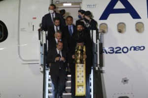 Μ. Παρασκευή: Έγινε η περιφορά του Επιταφίου στη Μονή Καισαριανής - Γιατί προηγείται όλων των άλλων [Εικόνες] - εικόνα 2