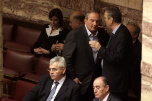 Ψήφισε στη Θεσσαλονίκη ο πρώην πρωθυπουργός Κώστας Καραμανλής [βίντεο]