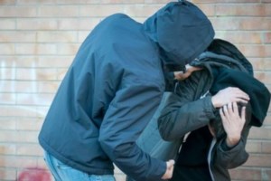 Χειροπέδες σε δύο ανήλικους για ξυλοδαρμό συνομήλικου τους - Το βίντεο που "ανέβασαν" στα social media