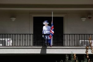 Βρετανία: Αιφνιδιαστική εμφάνιση του Καρόλου και του Ουίλιαμ στην ουρά για το ύστατο χαίρε στην Ελισάβετ [βίντεο] - εικόνα 4