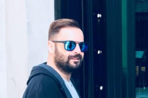 Παραλίγο τραγωδία στο Ιόνιο: Για εκατοστά αποφεύχθηκε η σύγκρουση γιοτ με κρουαζιερόπλοιο με 480 επιβάτες [βίντεο]