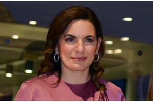 Όλγα Κεφαλογιάννη - Νικόλαος στην ίδια εκδήλωση: Το μαγικό σκηνικό στο Μουσείο της Ακρόπολης - εικόνα 3