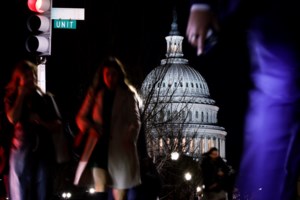 Ο Τραμπ προσπαθεί να μαζέψει το χάος που προκάλεσαν οι αντάρτες βουλευτές του στη Βουλή- Ψηφίστε τον Ρεπουμπλικάνο υποψήφιο - εικόνα 2