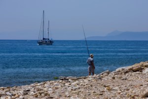 Βόλος: Αστυνομικός έδωσε 20 ευρώ από την τσέπη του σε πρατηριούχο για οικογένεια που δεν μπορούσε να τον πληρώσει με κάρτα - εικόνα 2