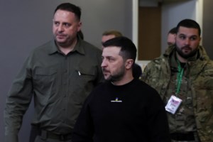 Ζελένσκι και Σάνα Μαρίν: Η σέλφι της πρωθυπουργού της Φινλανδίας με τον πρόεδρο της Ουκρανίας στις Βρυξέλλες - εικόνα 2