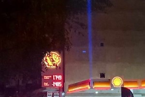 Θεσσαλονίκη: Ζευγάρι ηλικιωμένων απεγκλωβίστηκαν από φλεγόμενη μεζονέτα στην Πυλαία- Βίντεο ντοκουμέντο - εικόνα 2