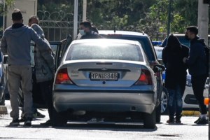 Λύτρας για Κολωνό: Έξω από το Airbnb που πήγαιναν τη 12χρονη είναι παρκαρισμένα πολλά παιδικά ποδήλατα - εικόνα 2