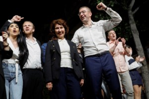 Σκόπια: Επιμένει στις προκλήσεις ο Μιτσκόσκι - Σκέτο "Μακεδονία" και στη συνάντησή του με τον Αυστριακό Πρέσβη - εικόνα 2